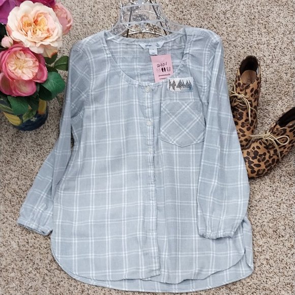 2901 Size Medium Old Navy Grey and Blue Upcycled Button Down Shirt. - Picture 2 of 5